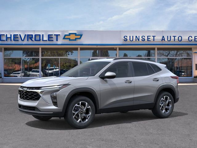 2025 Chevrolet Trax LT photo 2