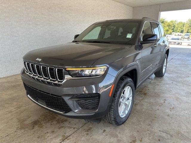 2025 Jeep Grand Cherokee Laredo X photo 2