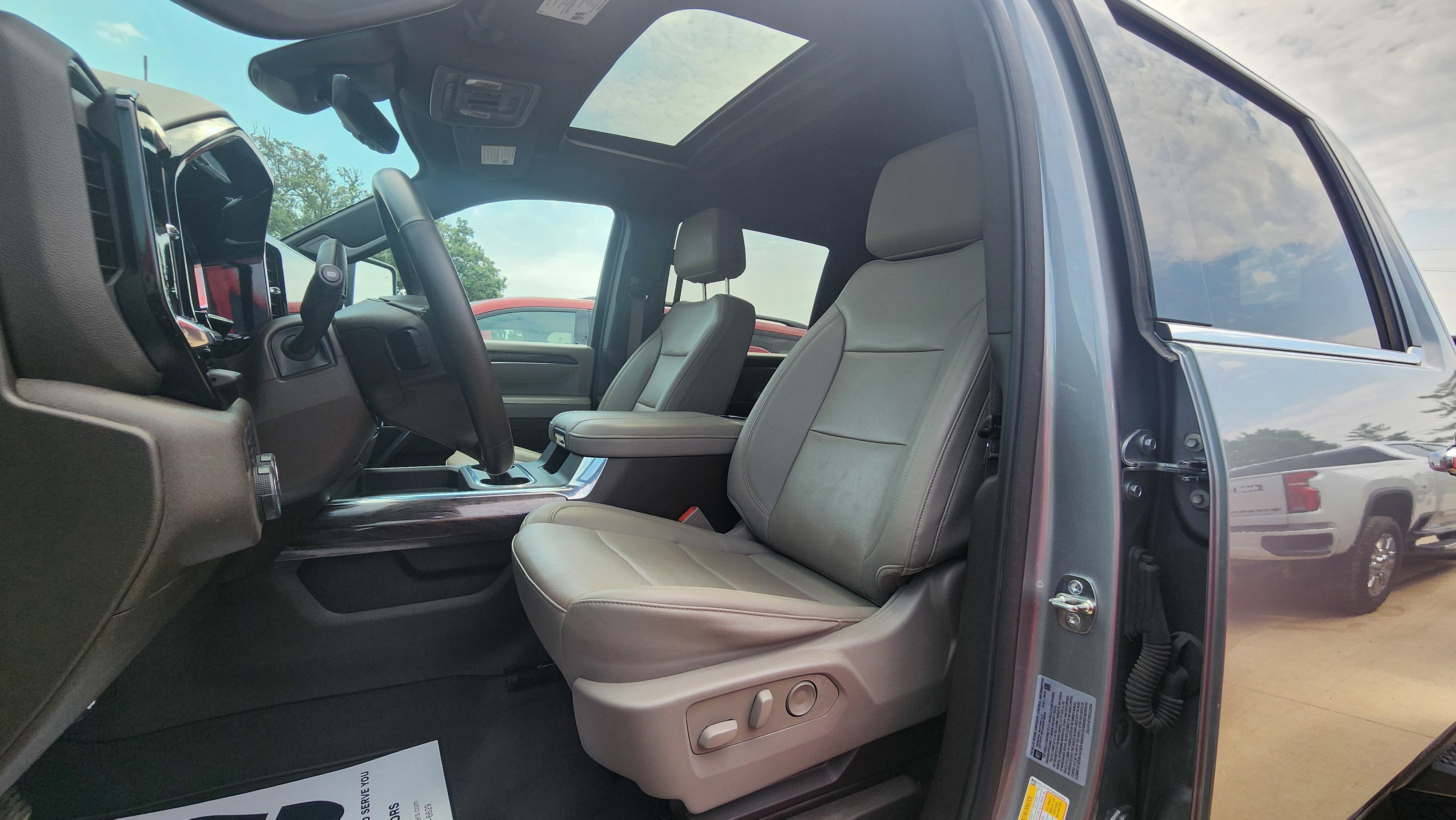 2024 Chevrolet Silverado 3500HD LTZ photo 2