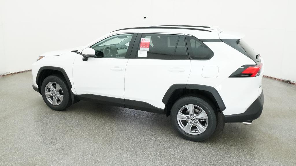 2025 Toyota RAV4 XLE photo 11