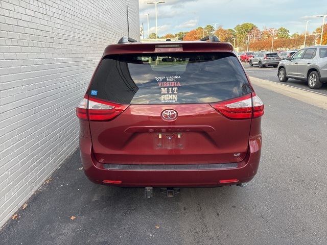 2017 Toyota Sienna L photo 3