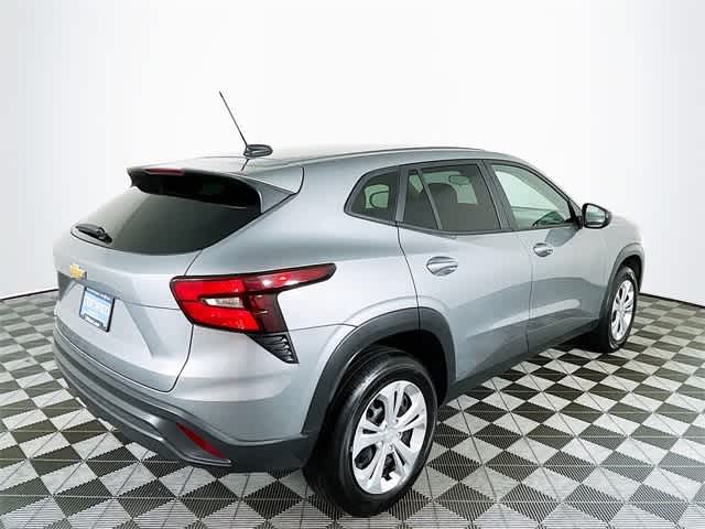 2025 Chevrolet Trax LS photo 7