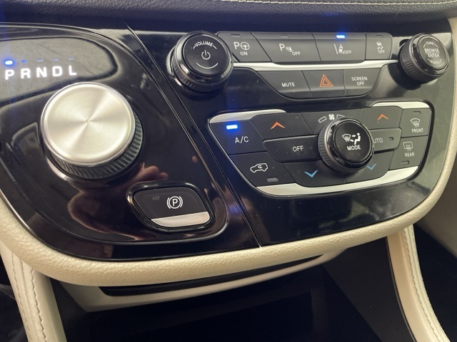 2022 Chrysler Pacifica Hybrid Limited photo 29