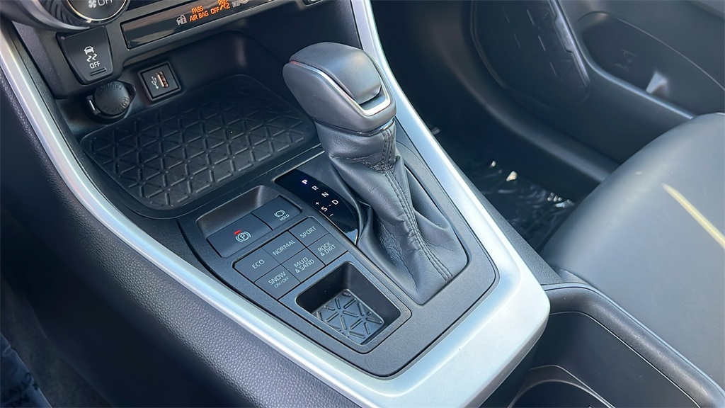 2024 Toyota RAV4 XLE Premium photo 13
