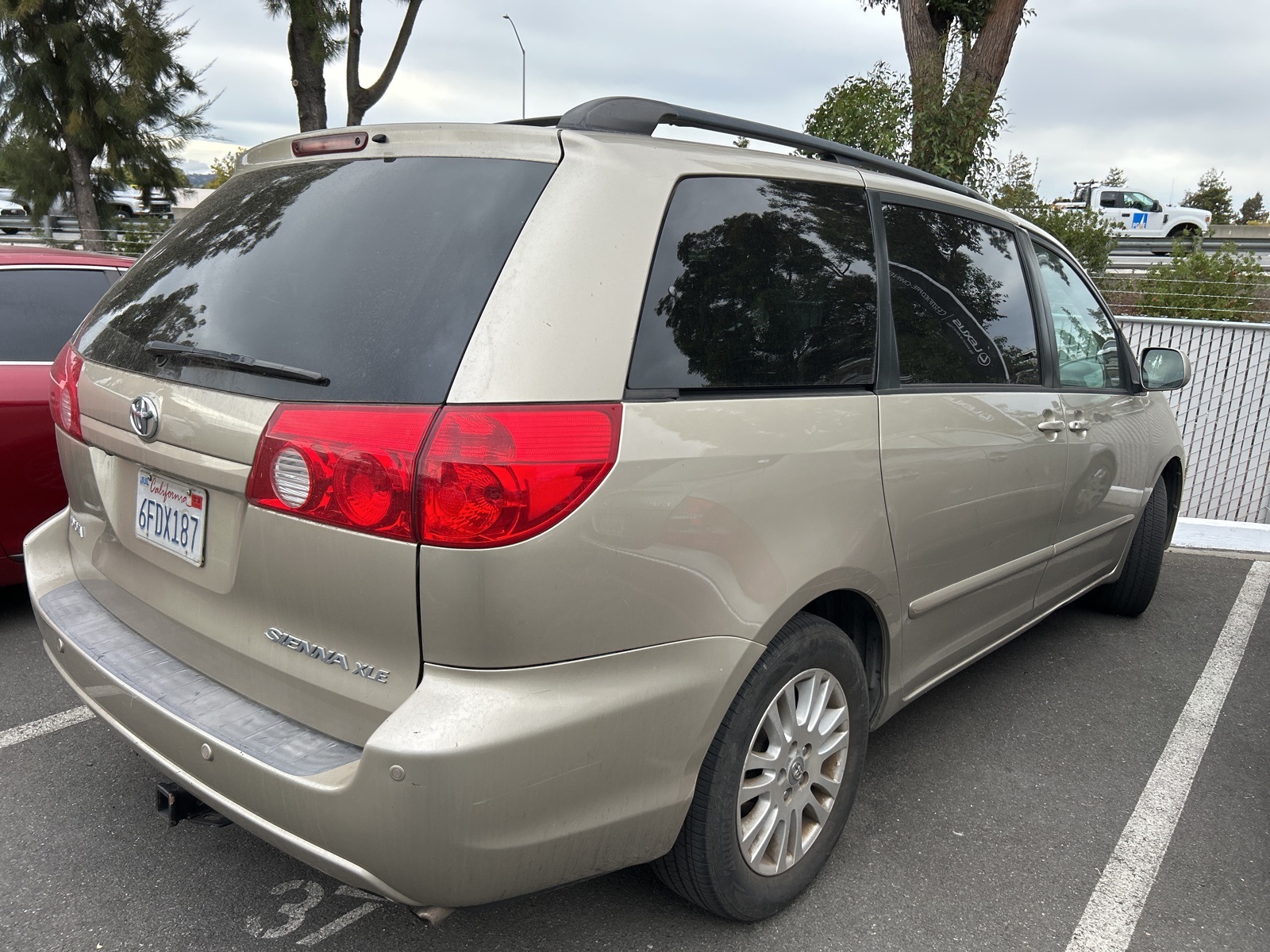 2008 Toyota Sienna XLE photo 3