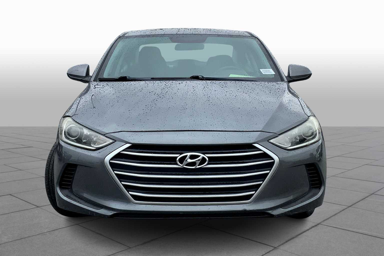 2018 Hyundai Elantra SEL photo 3