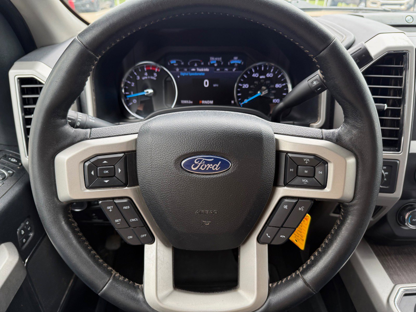 2020 Ford F-250 Lariat photo 18