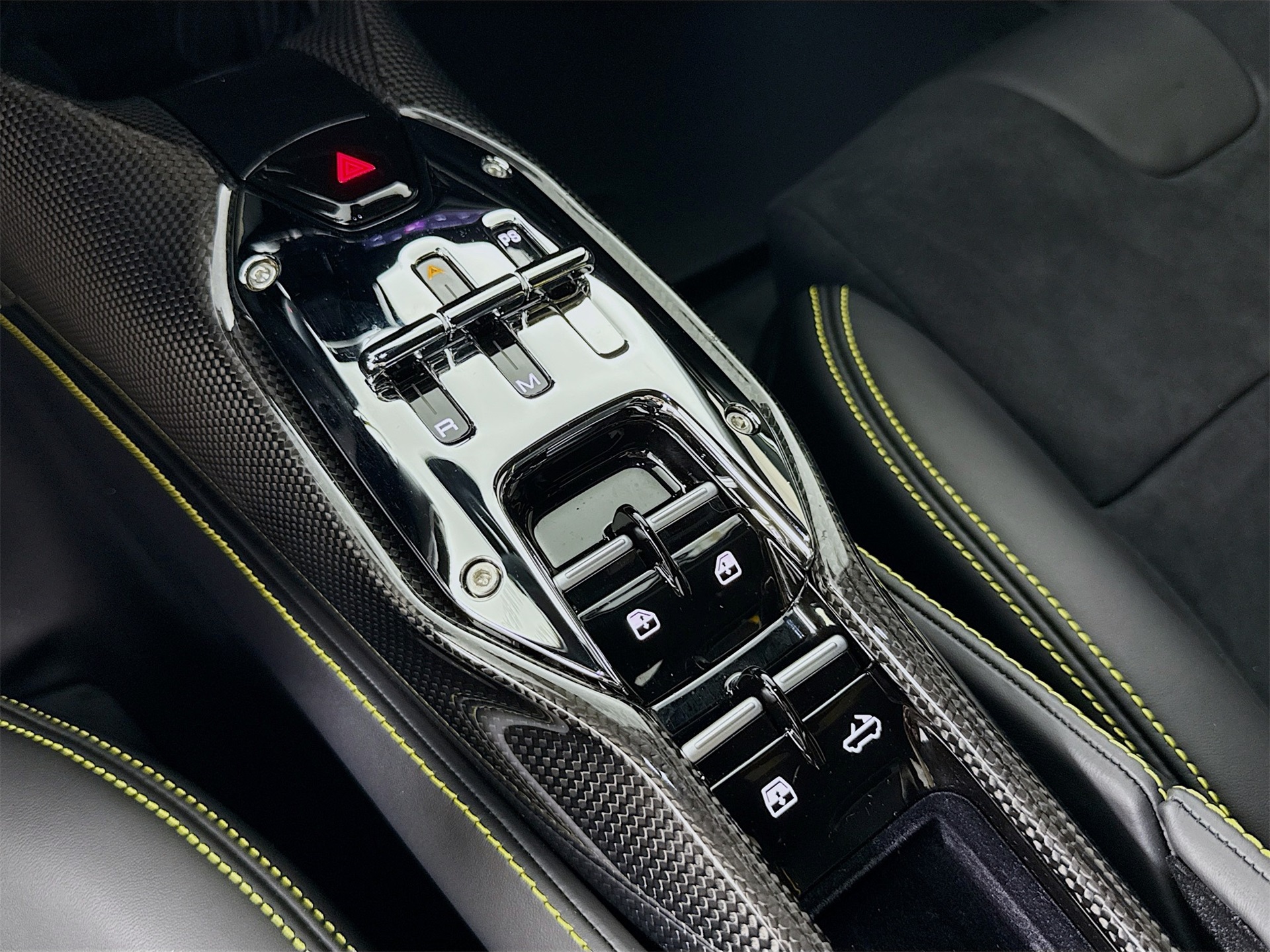 2024 Ferrari SF90 Spider Base photo 15
