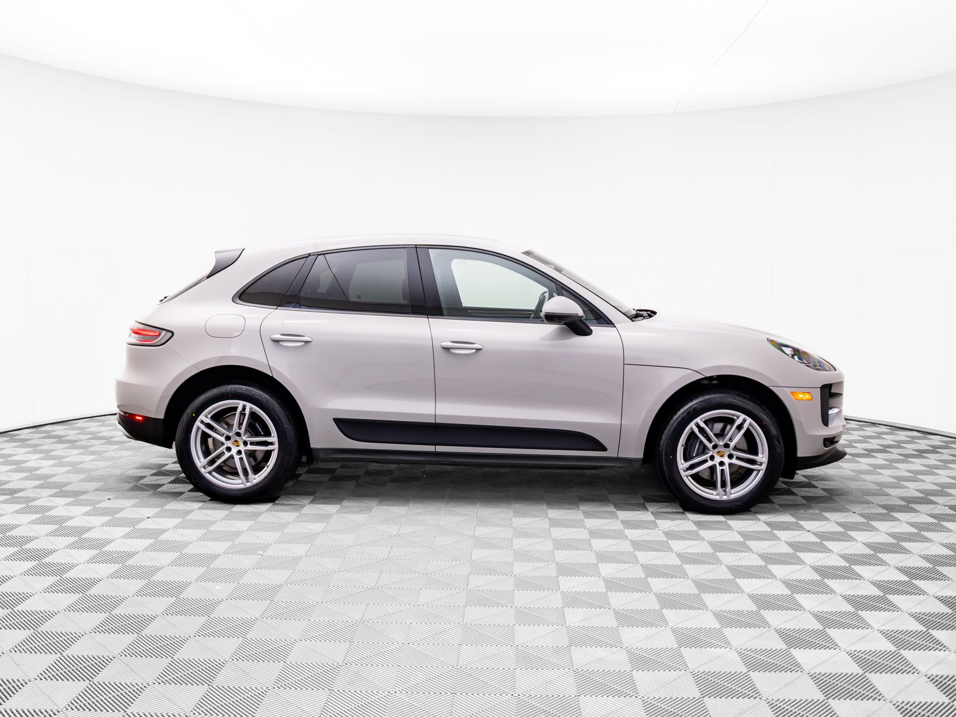 2021 Porsche Macan Base photo 6