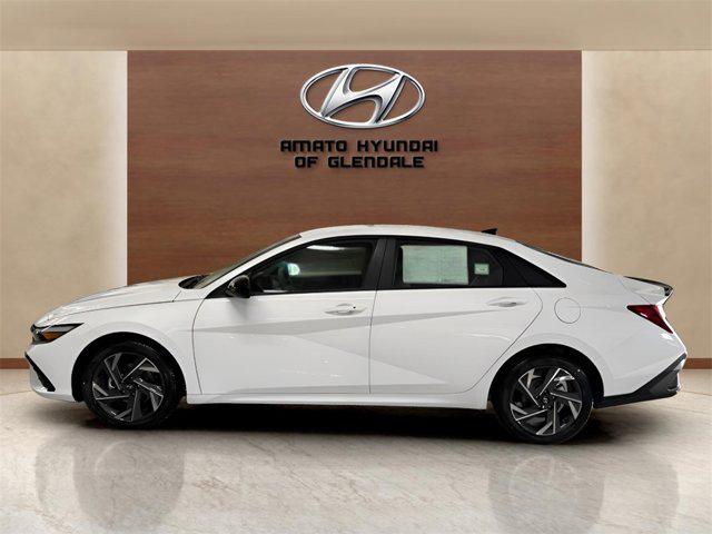 2025 Hyundai Elantra SEL Sport photo 3