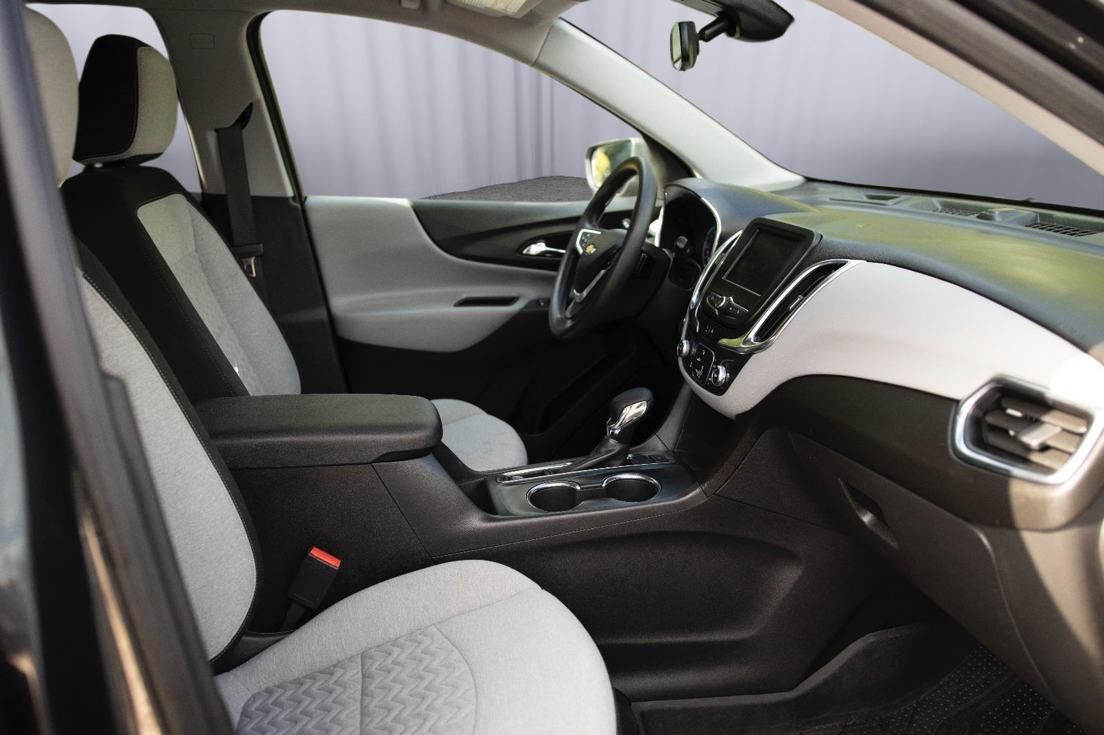 2022 Chevrolet Equinox LS photo 3