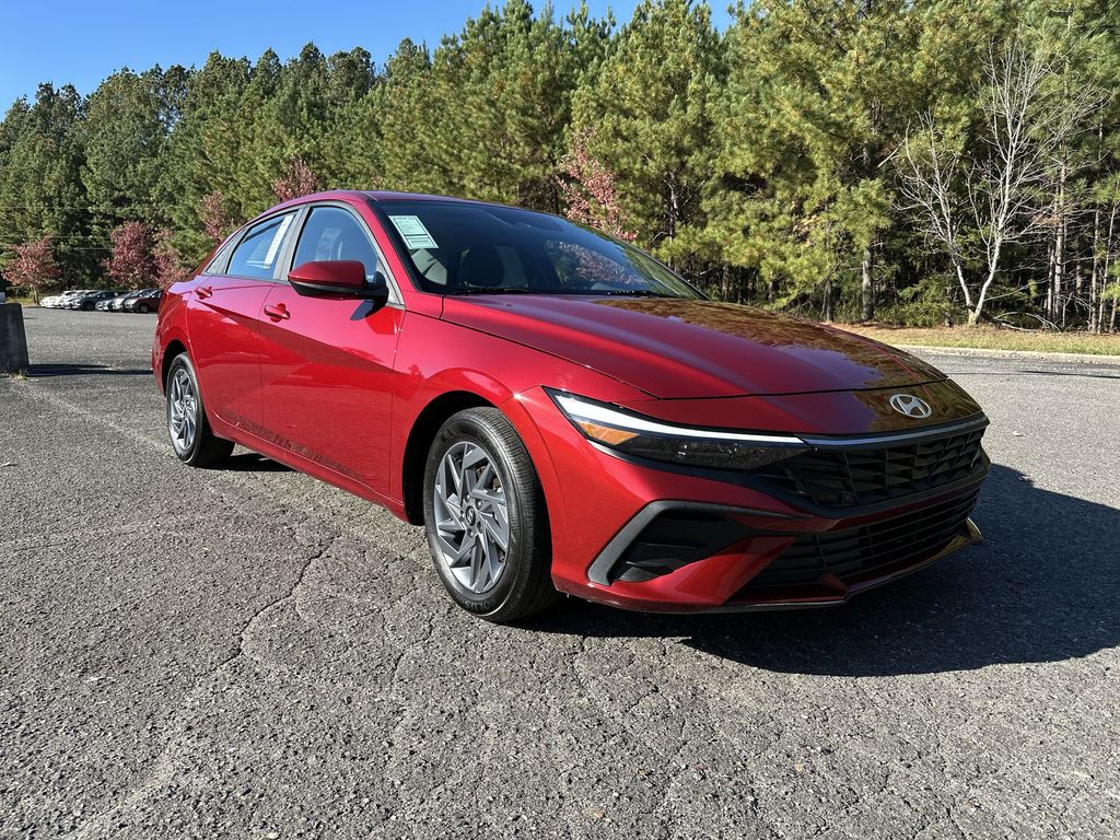 2024 Hyundai Elantra SEL photo 2