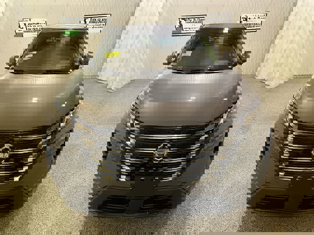 2026 Nissan Rogue SV photo 2