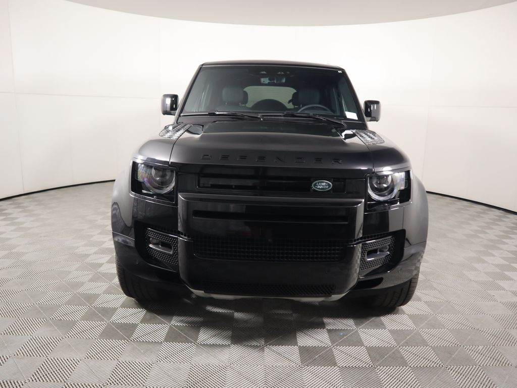 2025 Land Rover Defender 130 V8 photo 2