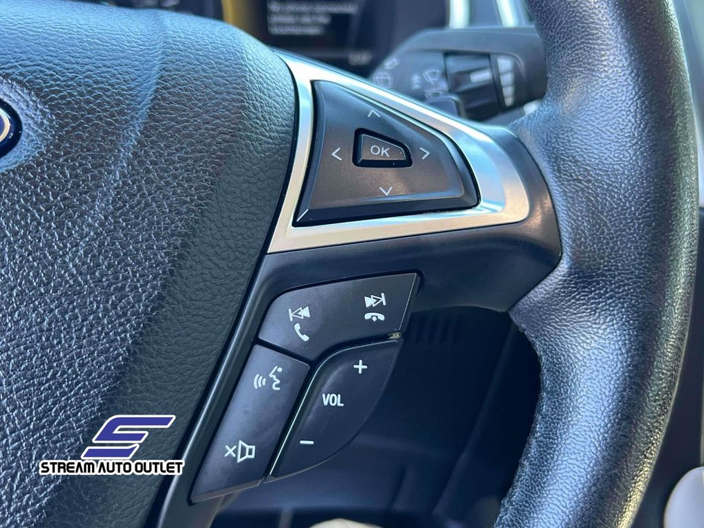 2017 Ford Edge SEL photo 18