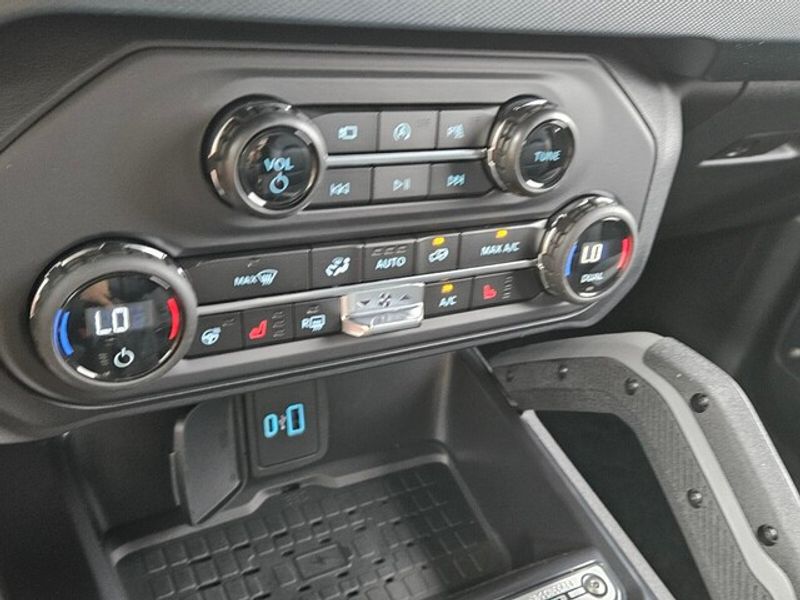 2024 Ford Bronco Outer Banks photo 20