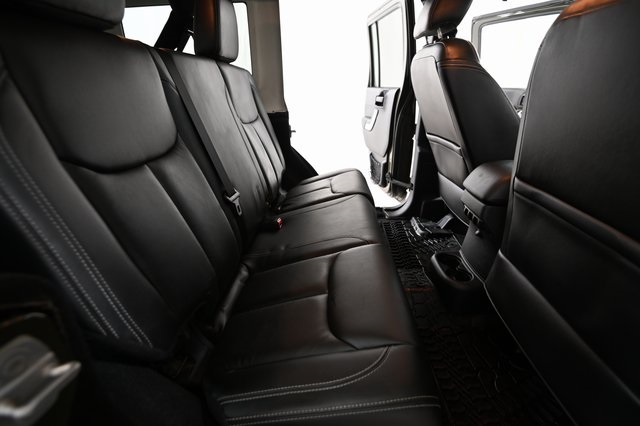 2015 Jeep Wrangler Unlimited Rubicon photo 22