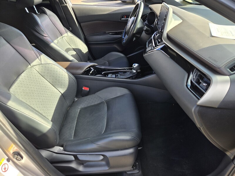 2019 Toyota C-HR Limited photo 14