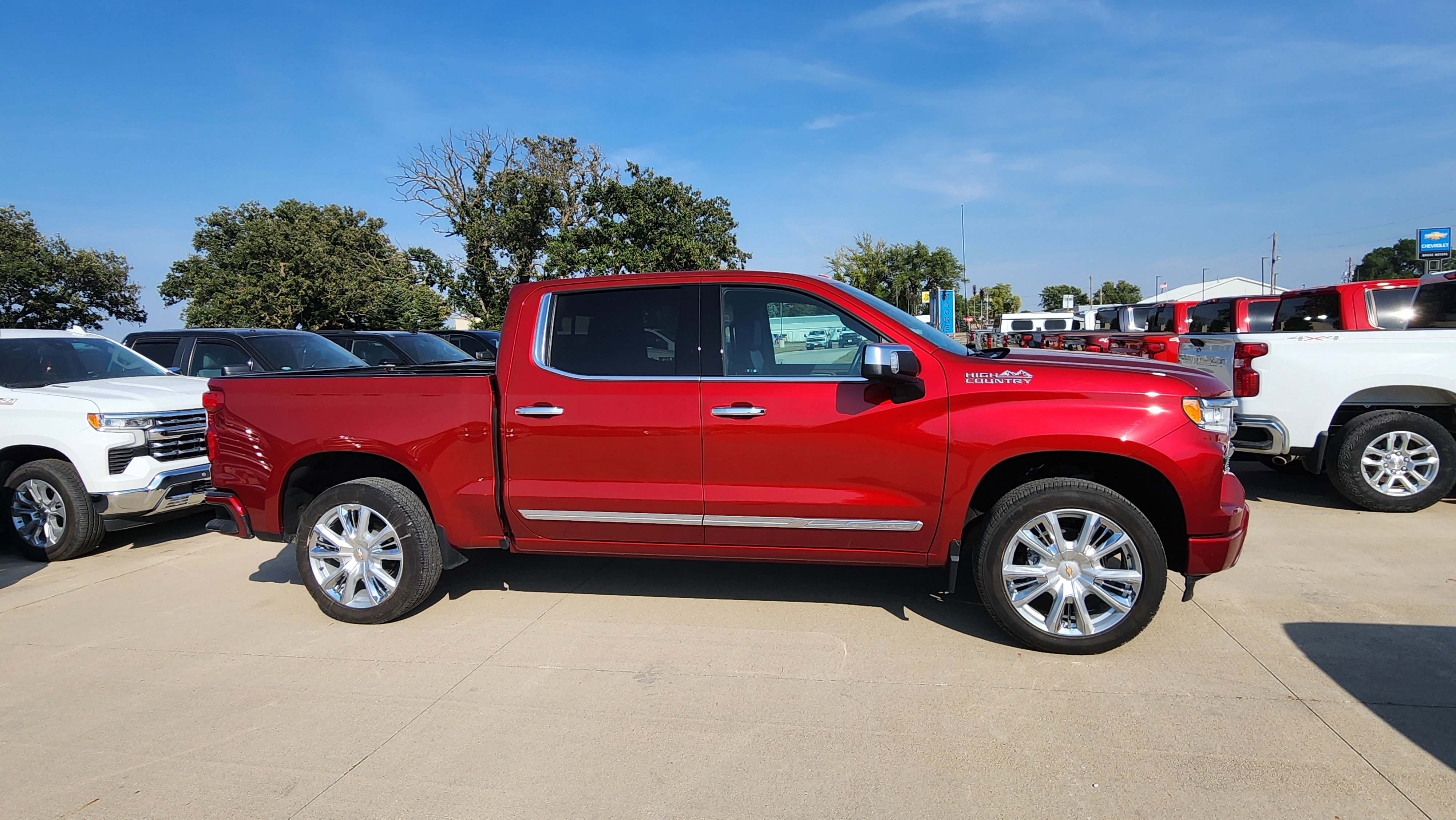 2025 Chevrolet Silverado 1500 High Country photo 3