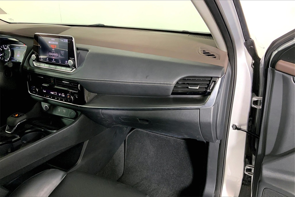 2023 Nissan Rogue SV photo 16