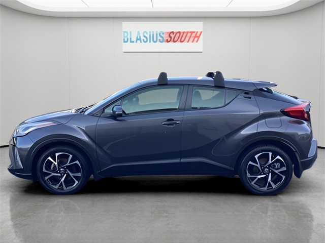2022 Toyota C-HR XLE photo 6