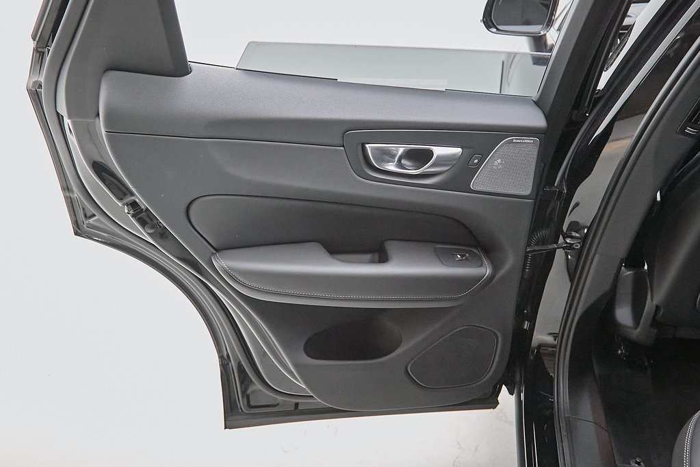 2025 VOLVO XC60 - Image 21