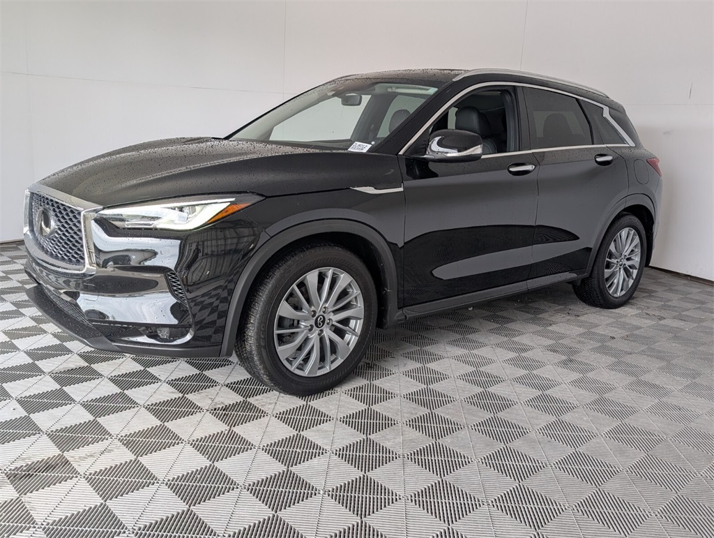 2025 Infiniti QX50 Luxe AWD photo 3