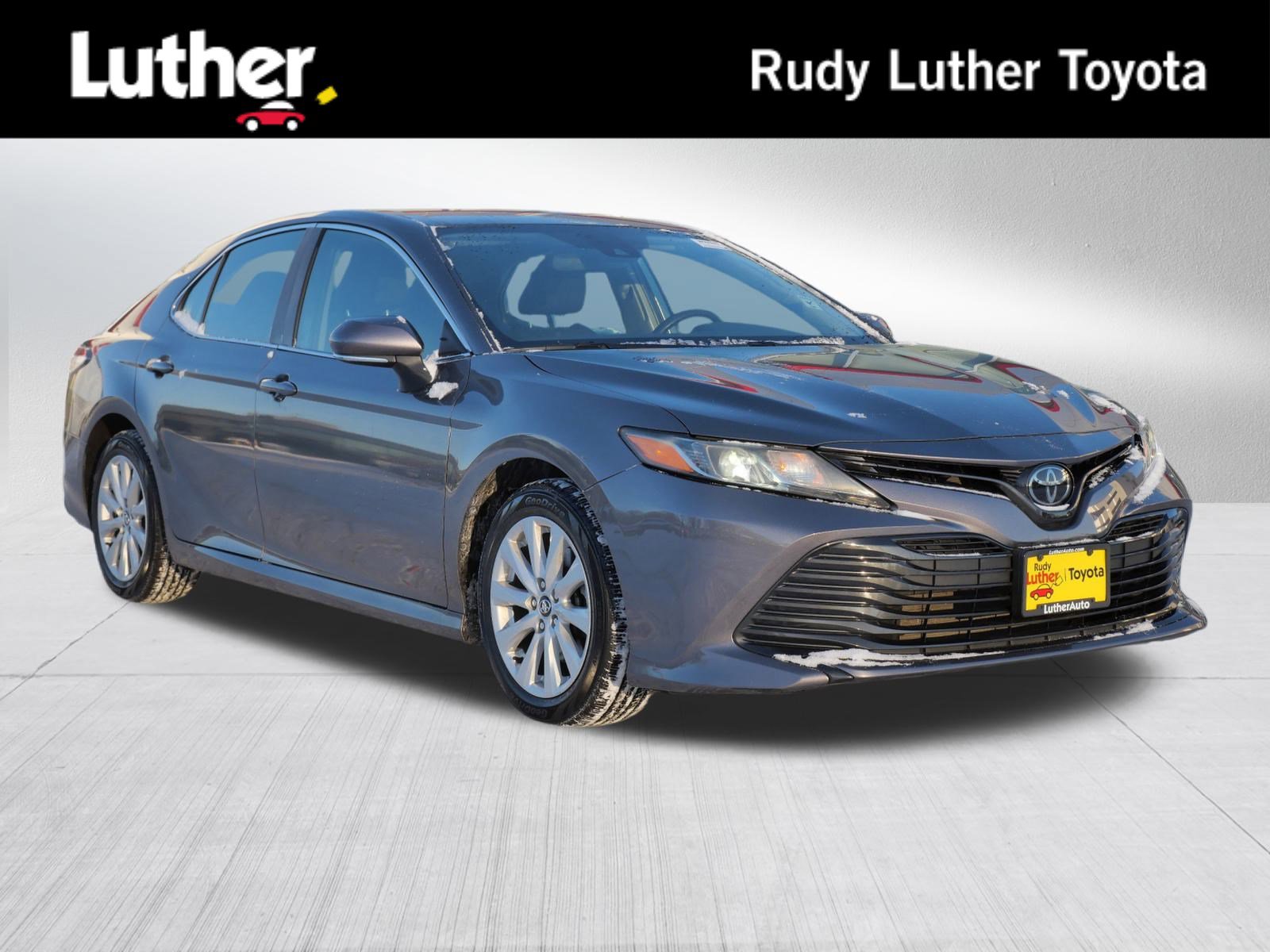 2020 Toyota Camry LE's photo