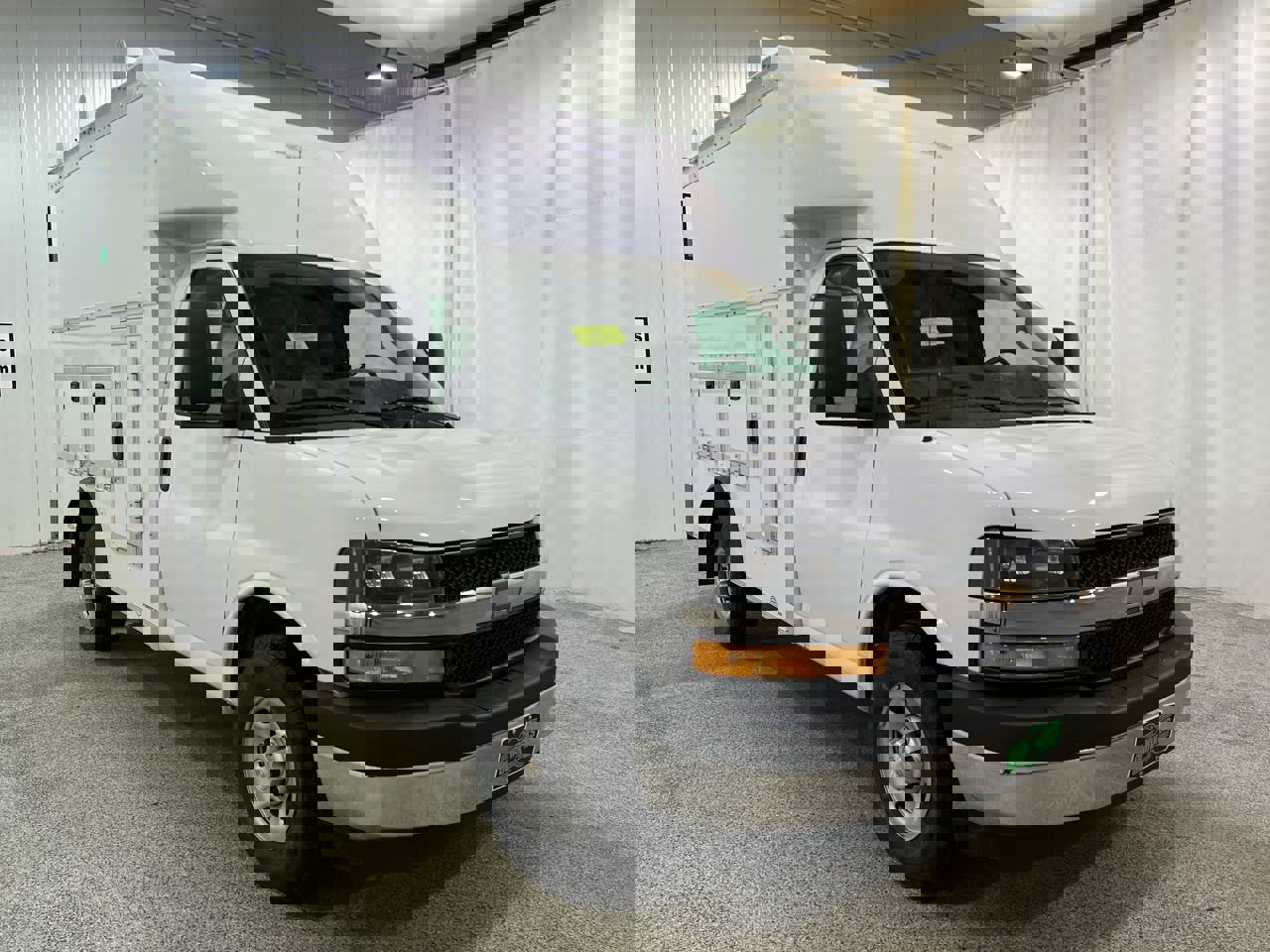 2025 Chevrolet Express Cutaway Base's photo