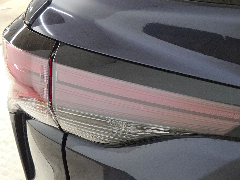 2024 Toyota Sienna XLE photo 13
