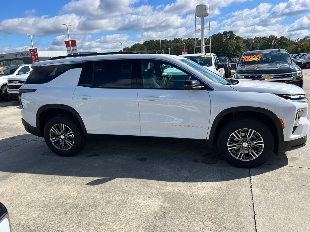 2024 Chevrolet Traverse 1LT photo 3