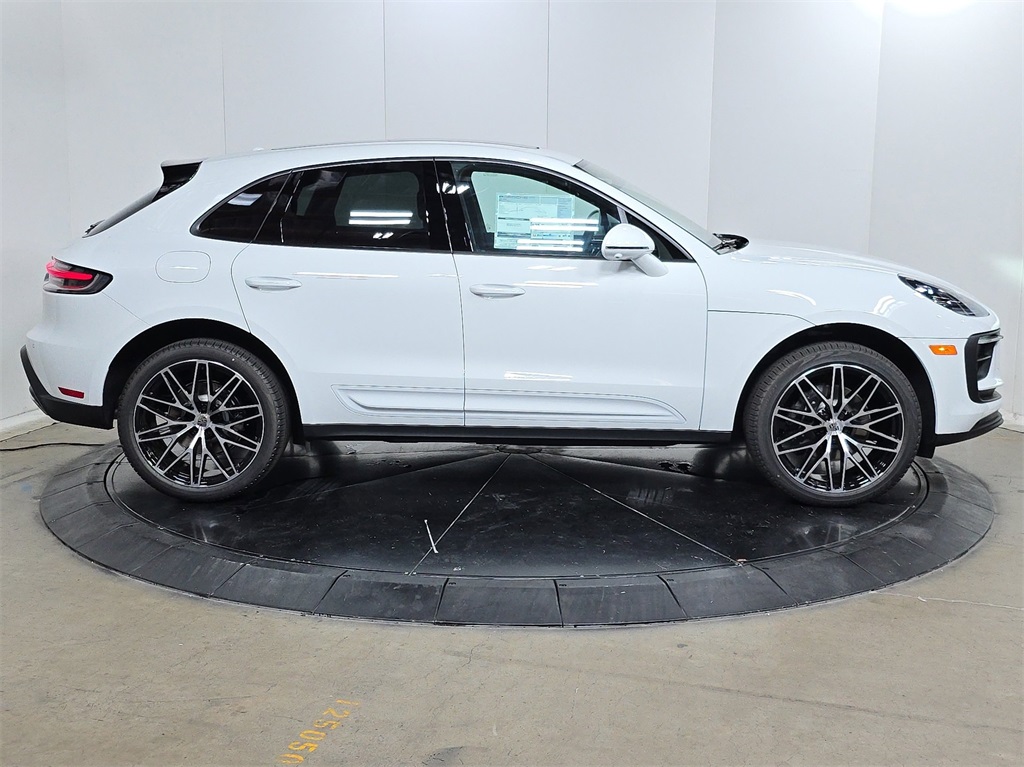 2026 Porsche Macan T photo 6