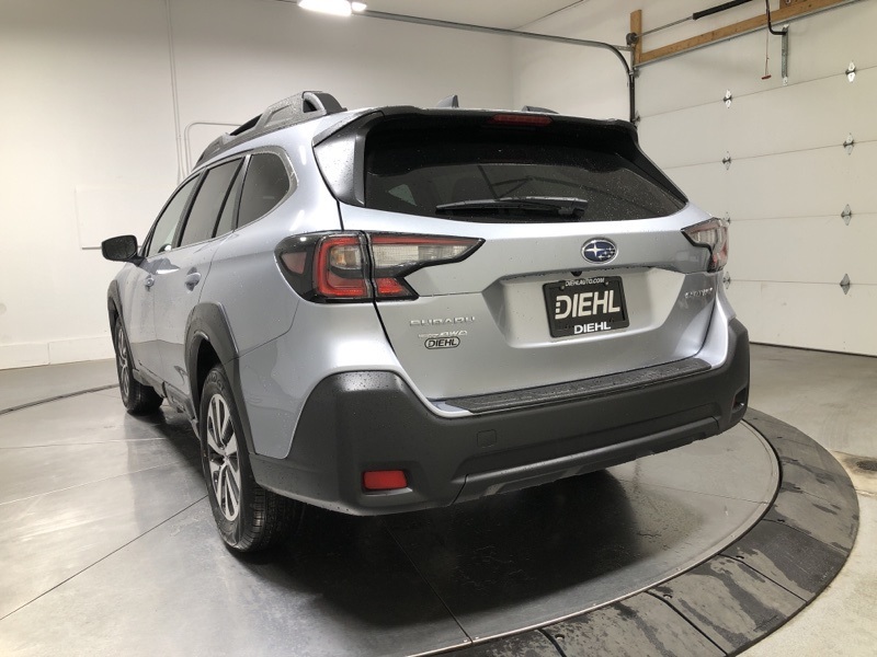 2025 Subaru Outback Premium photo 3