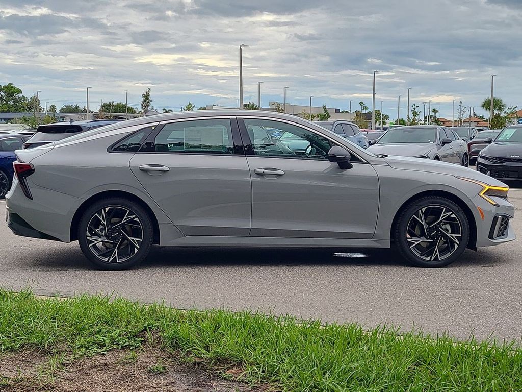 2026 Kia K5 GT-Line photo 4