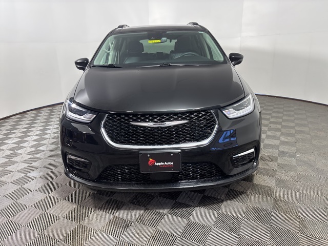 Used 2022 Chrysler Pacifica Touring L with VIN 2C4RC3BG6NR209704 for sale in Shakopee, Minnesota