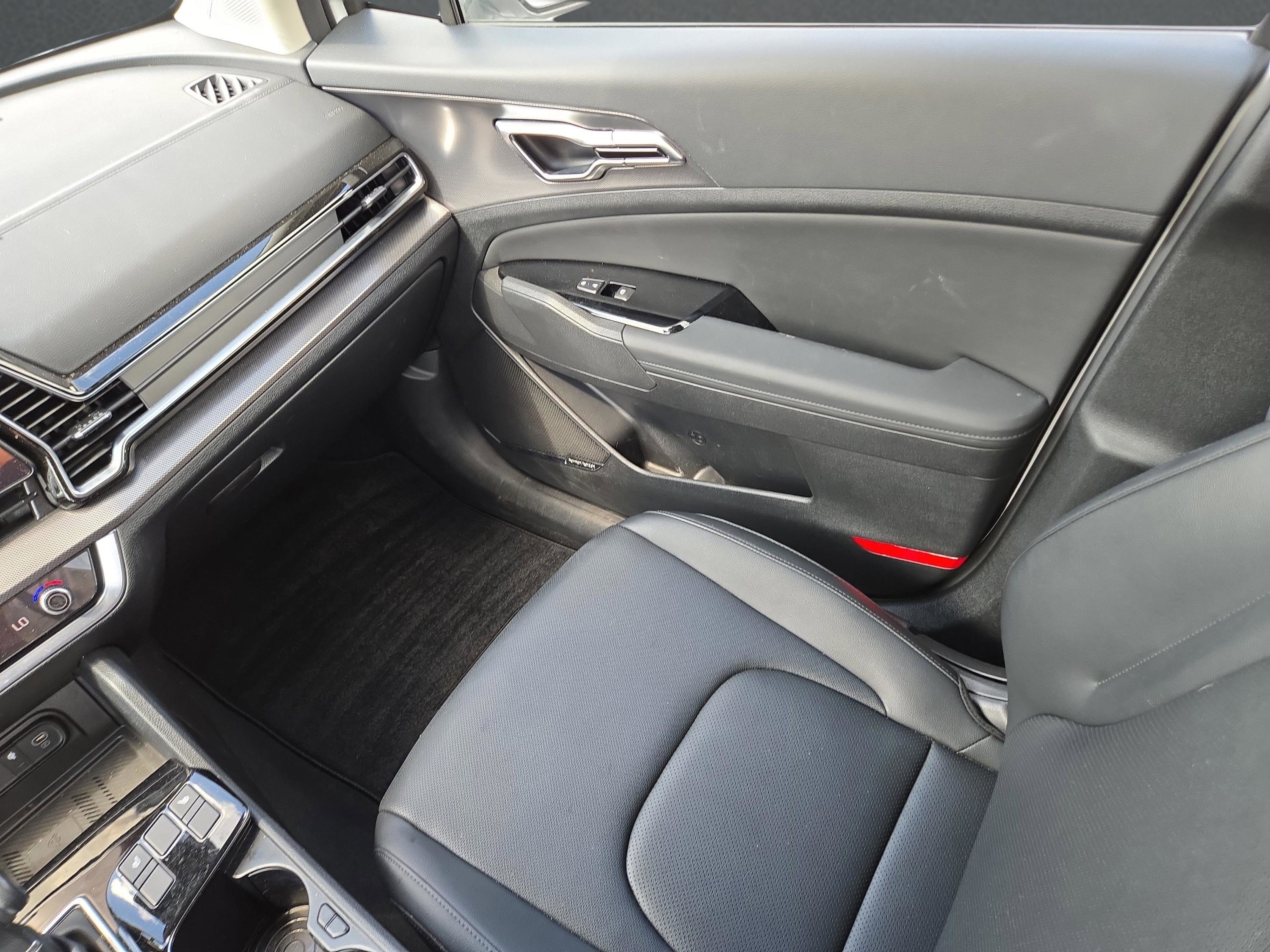 2025 Kia Sportage SX photo 13