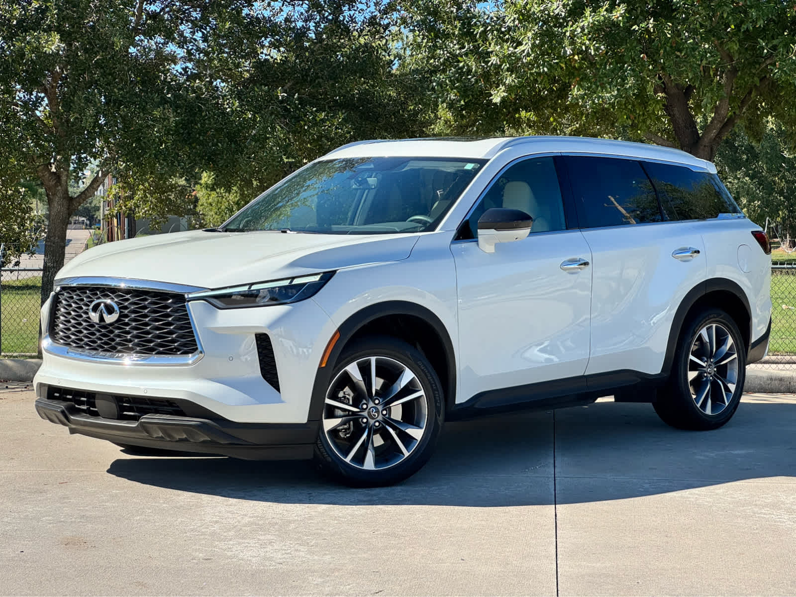 2025 INFINITI QX60 LUXE's photo