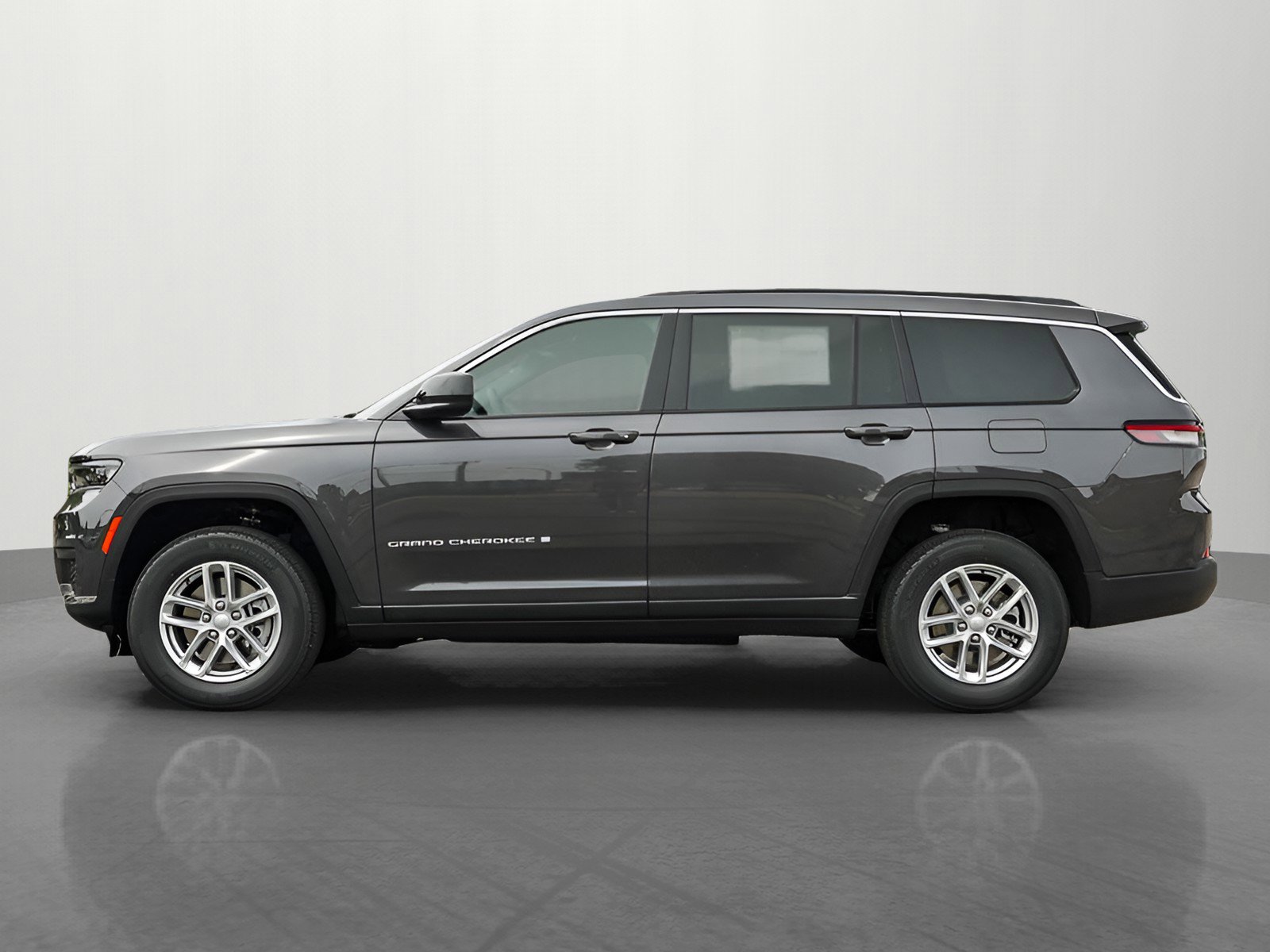 2025 Jeep Grand Cherokee Laredo X photo 3