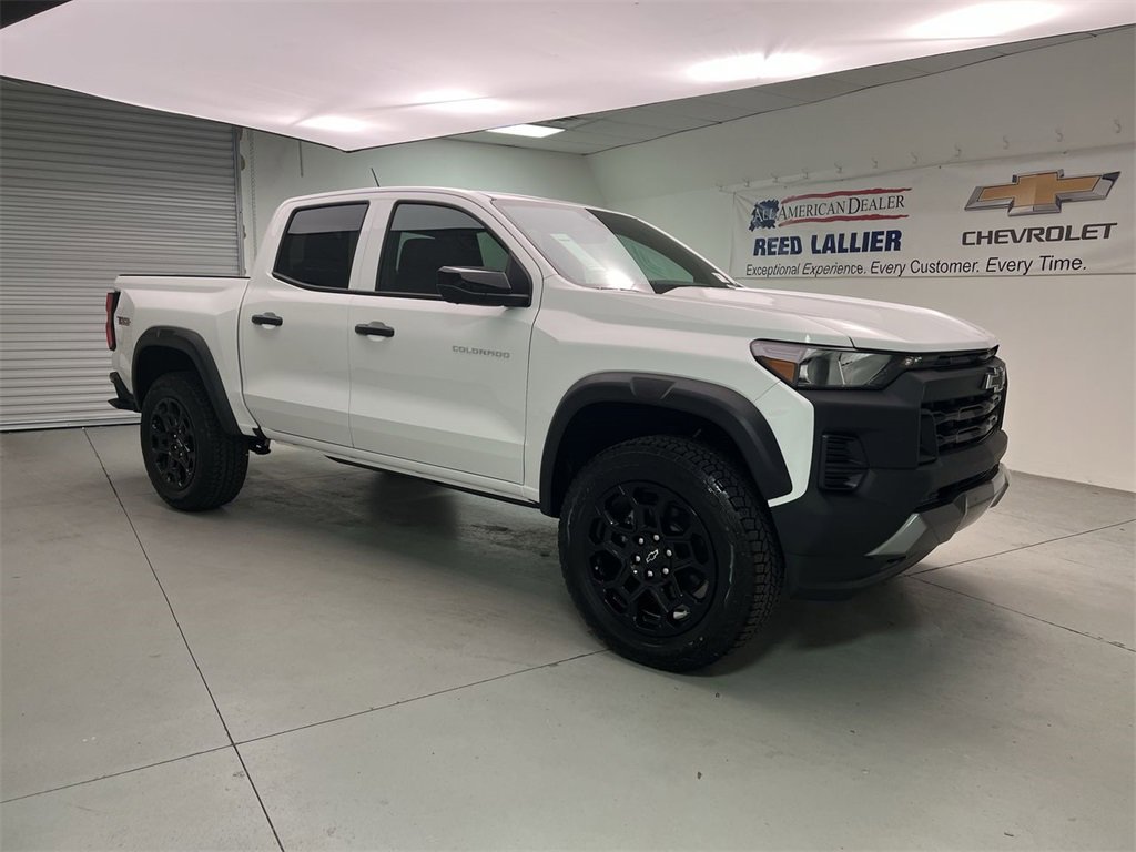 2026 Chevrolet Colorado Trail Boss photo 2