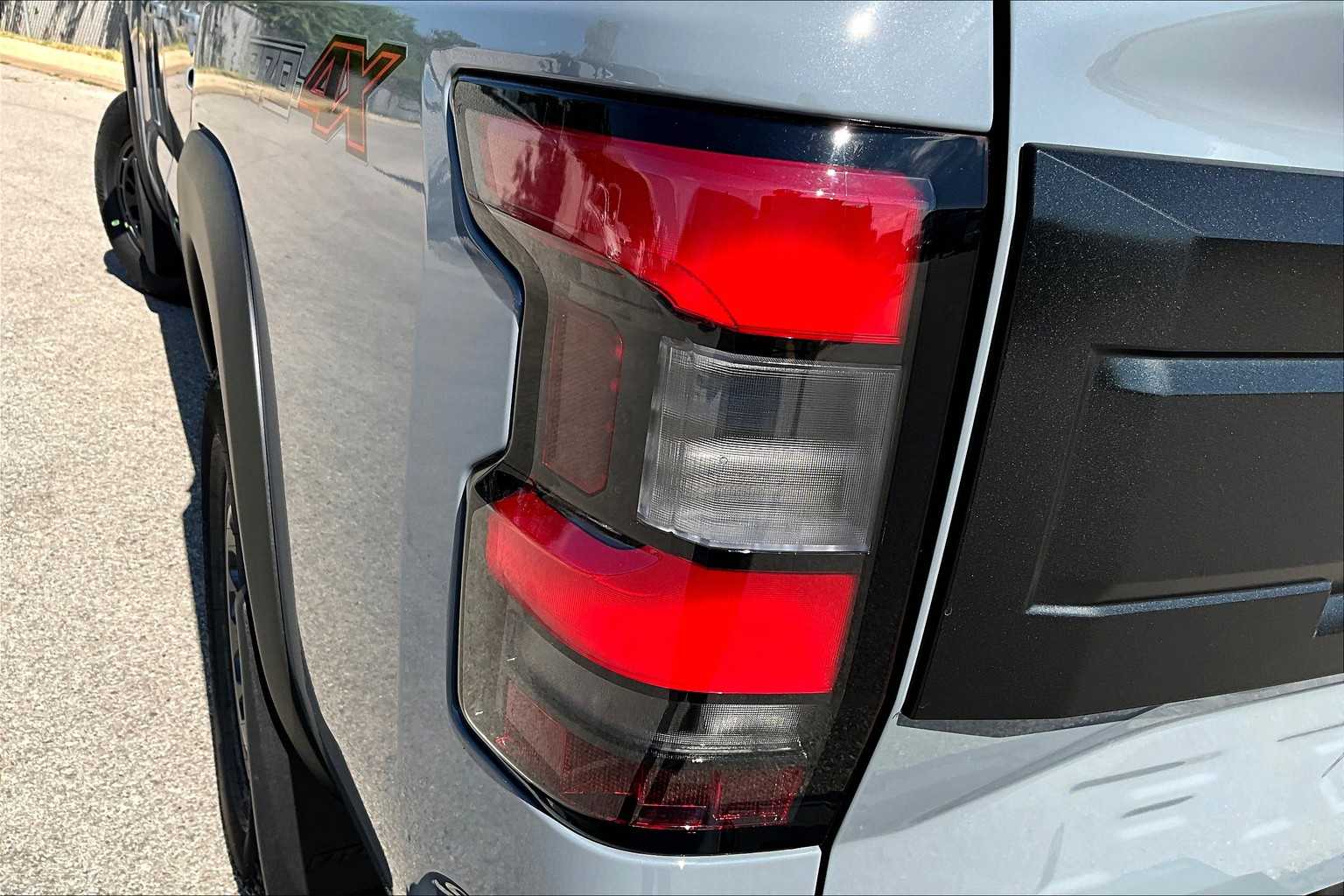 2025 Nissan Frontier PRO-4X photo 11