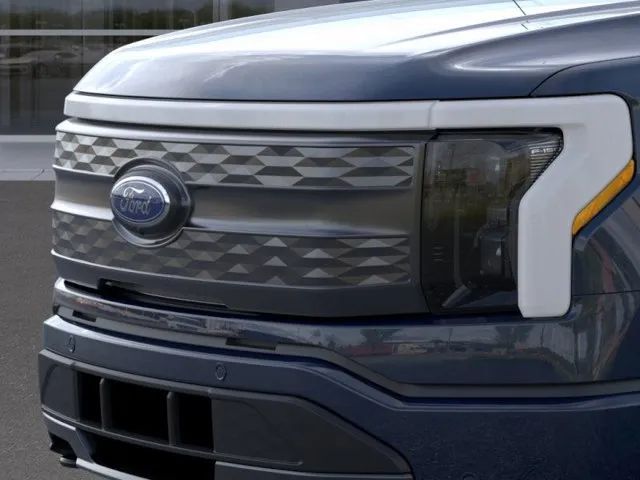 2023 Ford F-150 Lightning Lariat photo 17
