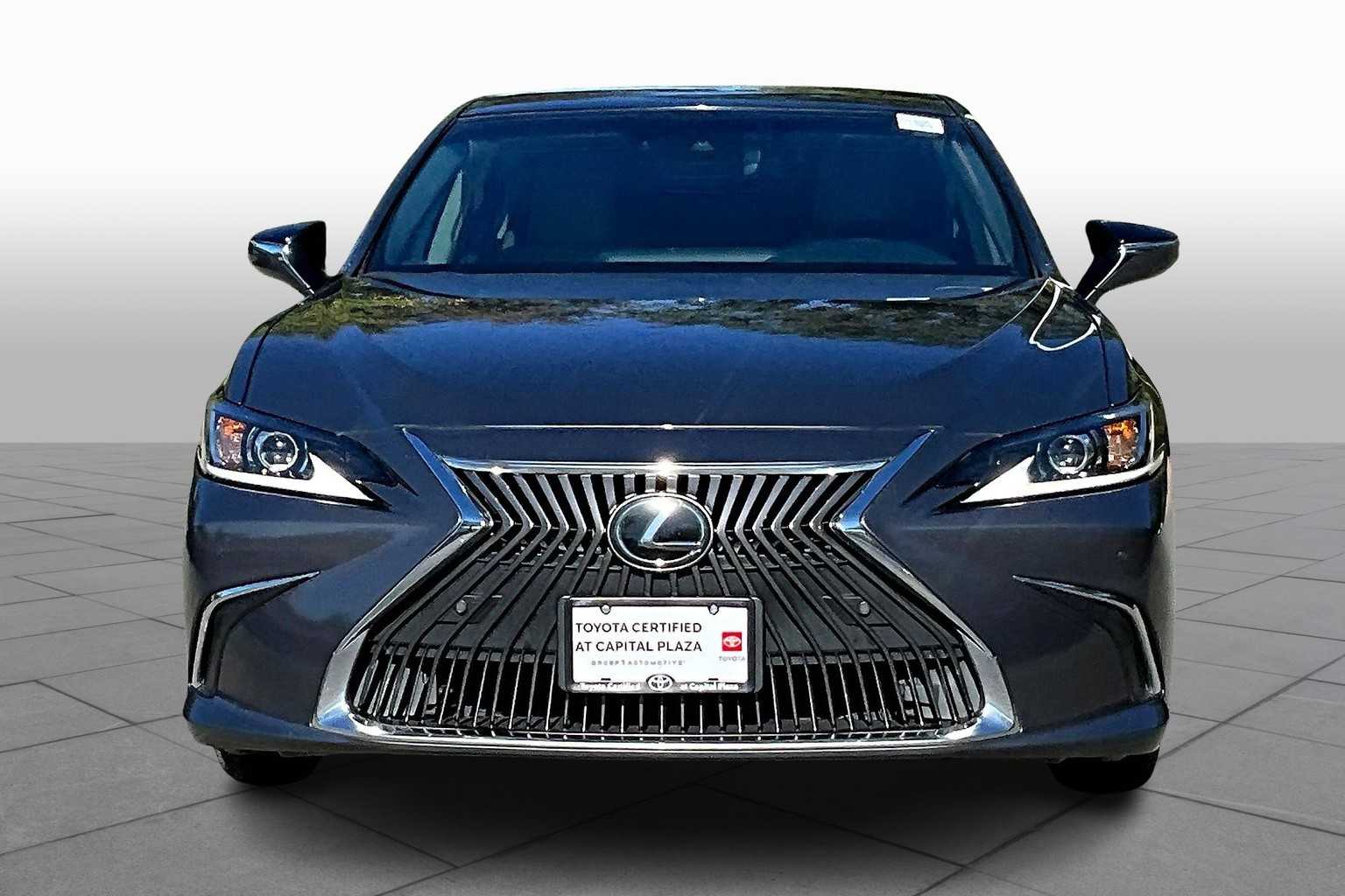 2019 Lexus ES Luxury photo 3