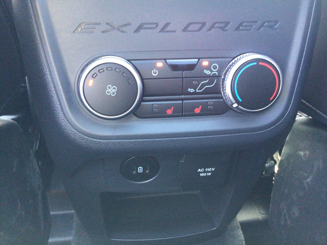 2025 Ford Explorer Platinum photo 12