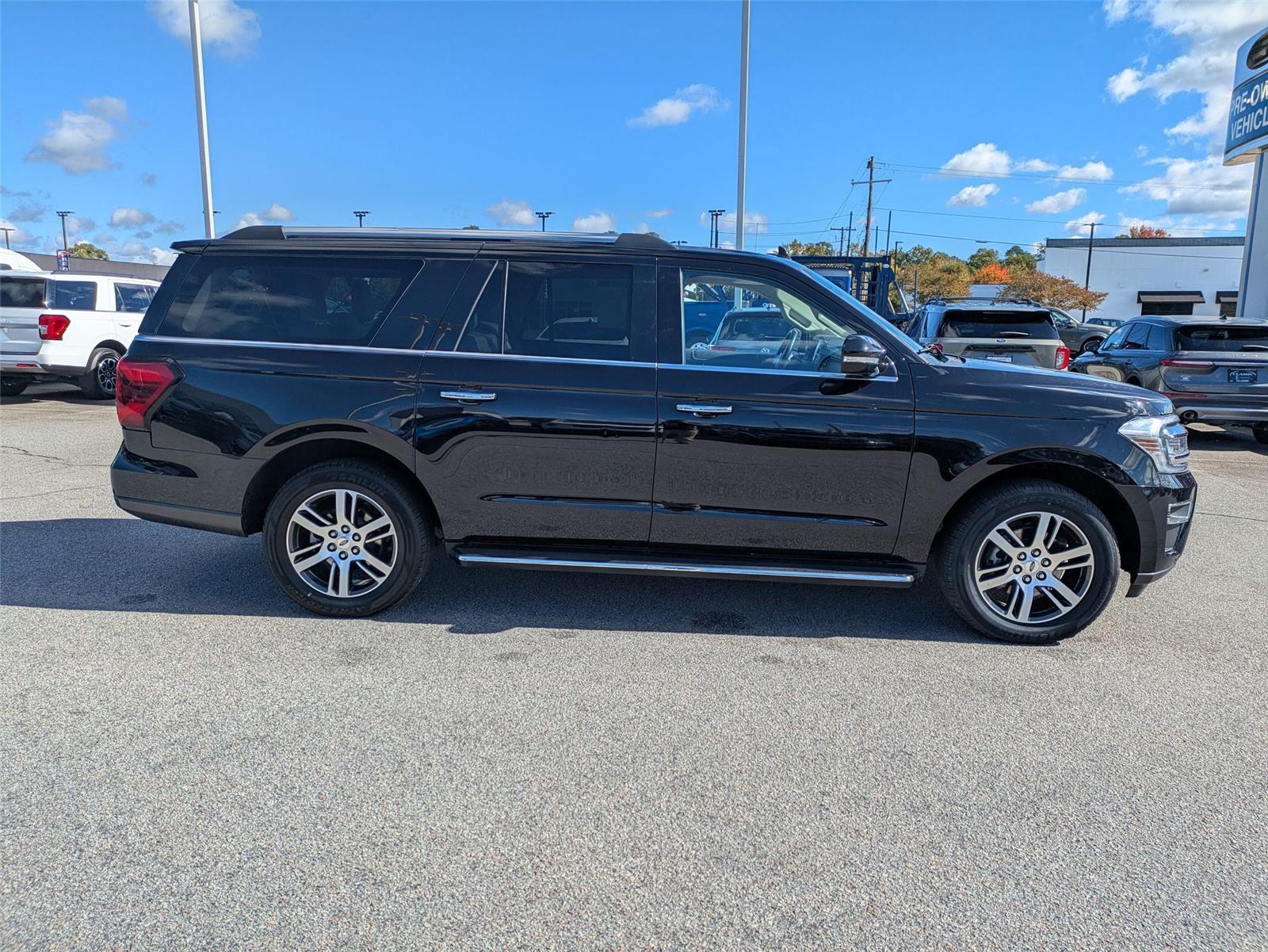 2023 Ford Expedition MAX Limited photo 3