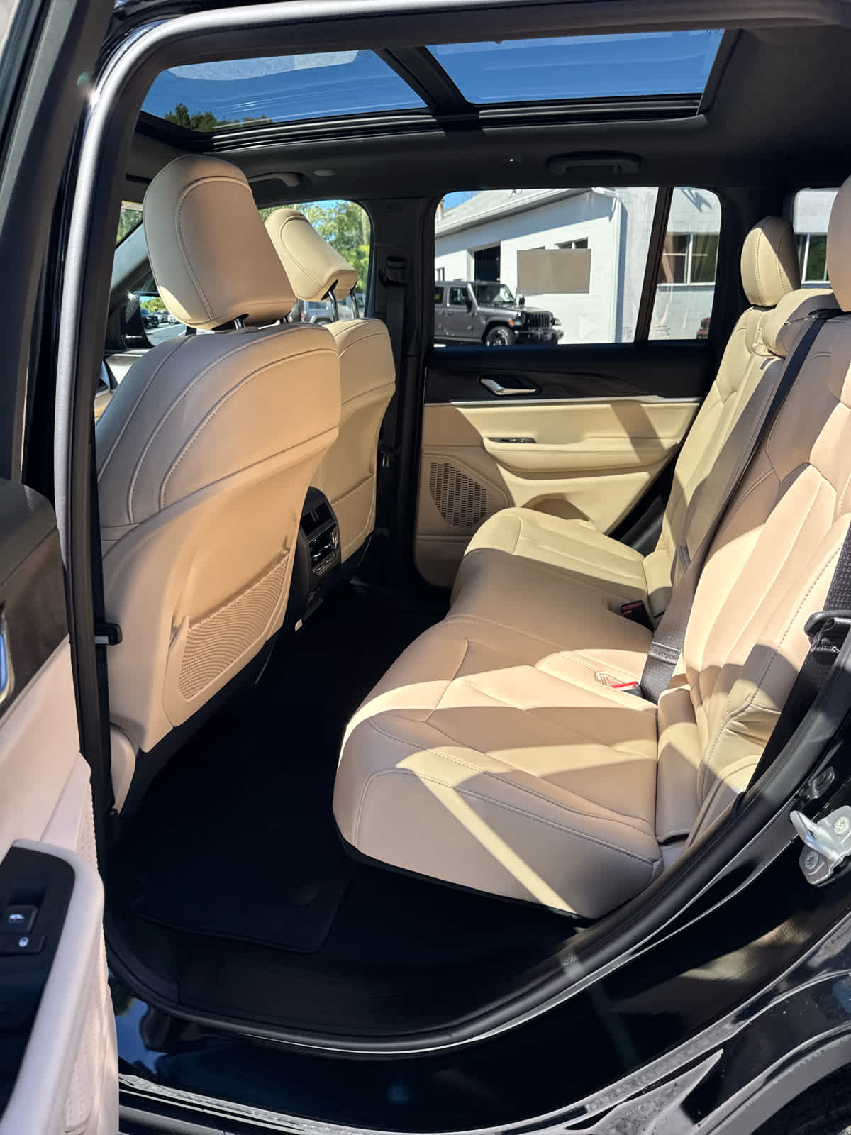 2025 Jeep Grand Cherokee Limited photo 11