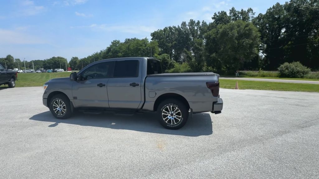 2021 Nissan Titan SV photo 5