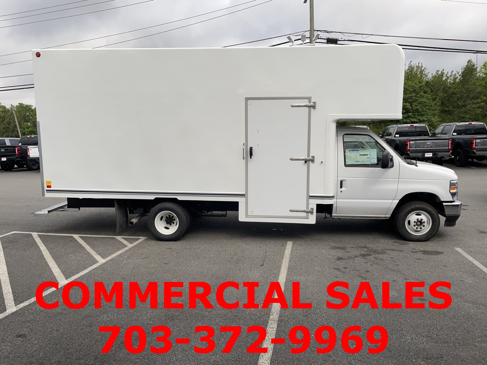 2025 Ford E-450 photo 2