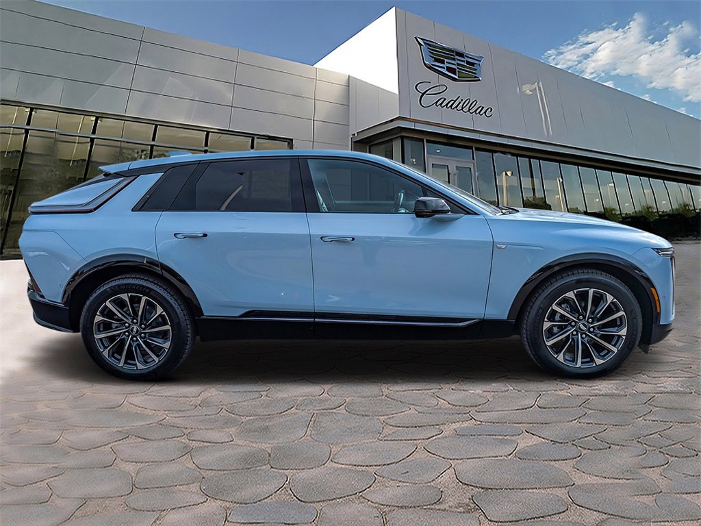 2026 Cadillac Lyriq Sport photo 2