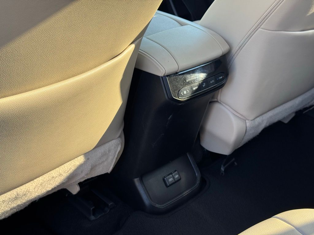 2023 Toyota Highlander XLE photo 26