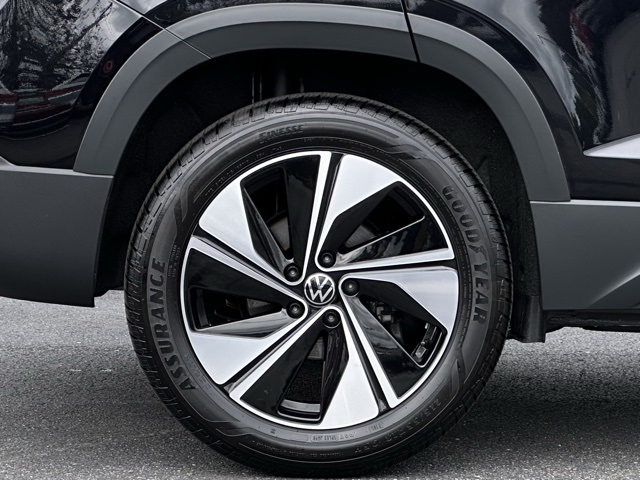 2025 Volkswagen Taos SE photo 17
